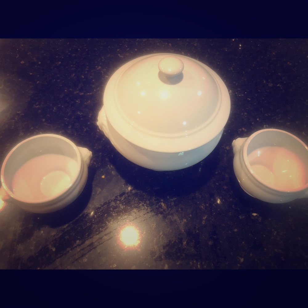 Soup Turain with 8 soup bowls